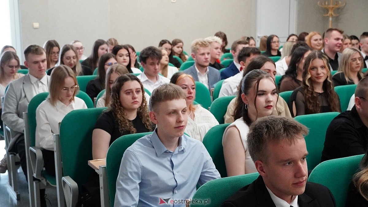 Zakończenie roku szkolnego klas maturalnych w ZSZ nr 4 [25.04.2025] - zdjęcie #47 - eOstroleka.pl