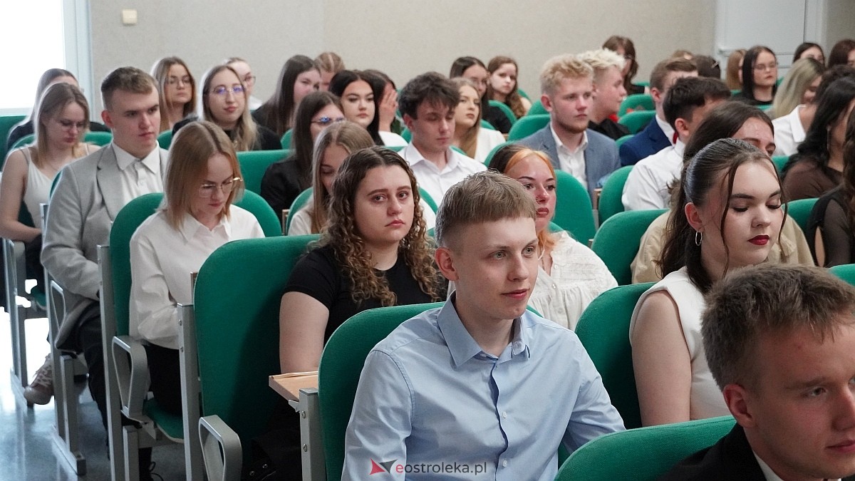 Zakończenie roku szkolnego klas maturalnych w ZSZ nr 4 [25.04.2025] - zdjęcie #44 - eOstroleka.pl