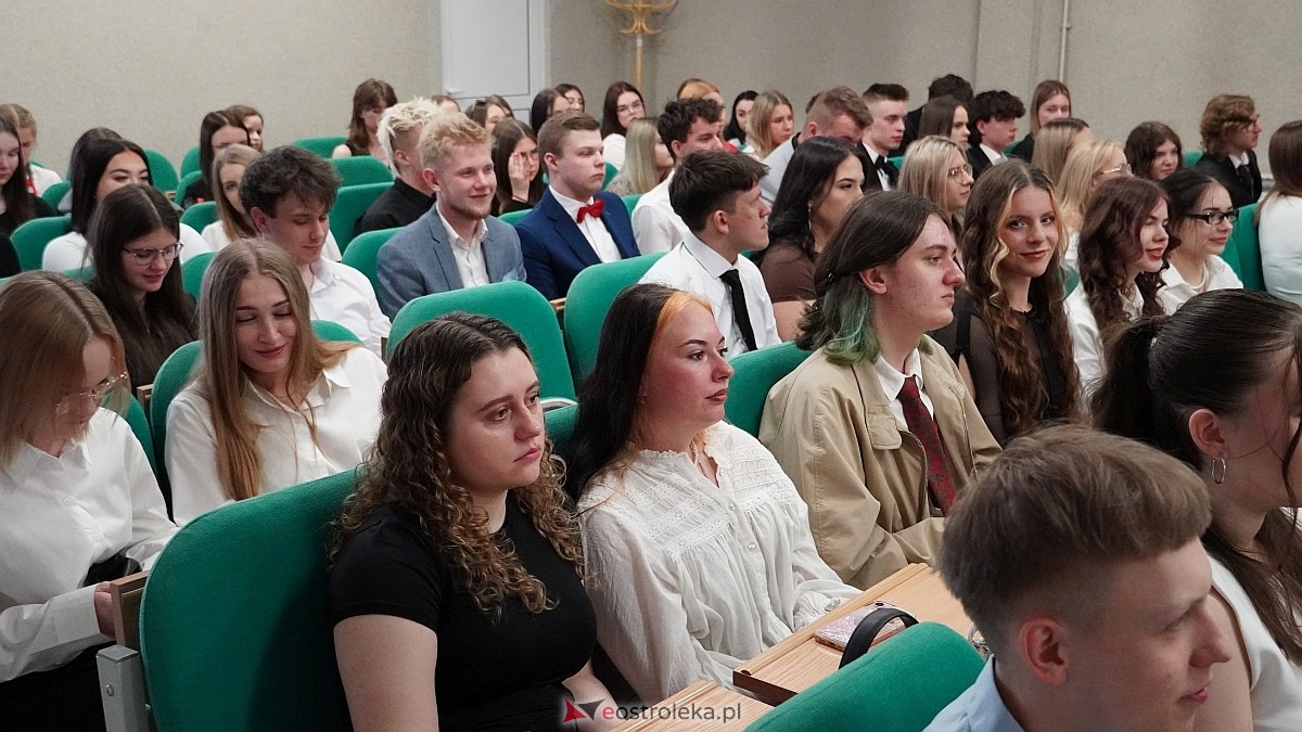 Zakończenie roku szkolnego klas maturalnych w ZSZ nr 4 [25.04.2025] - zdjęcie #38 - eOstroleka.pl