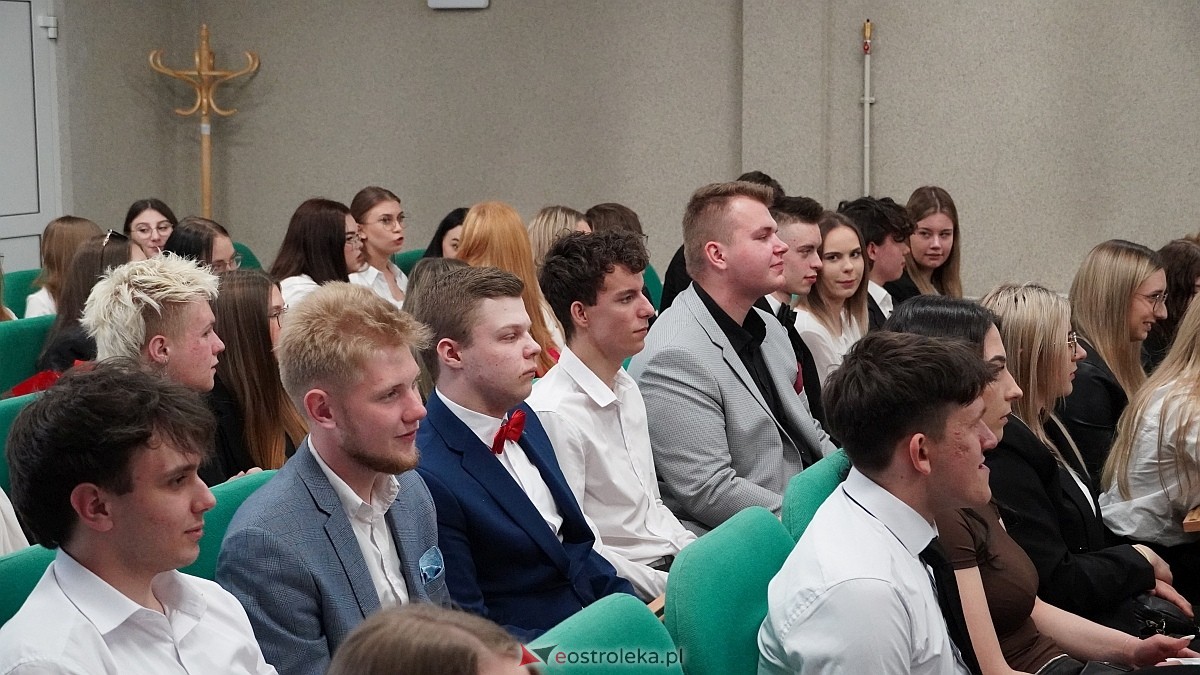 Zakończenie roku szkolnego klas maturalnych w ZSZ nr 4 [25.04.2025] - zdjęcie #29 - eOstroleka.pl