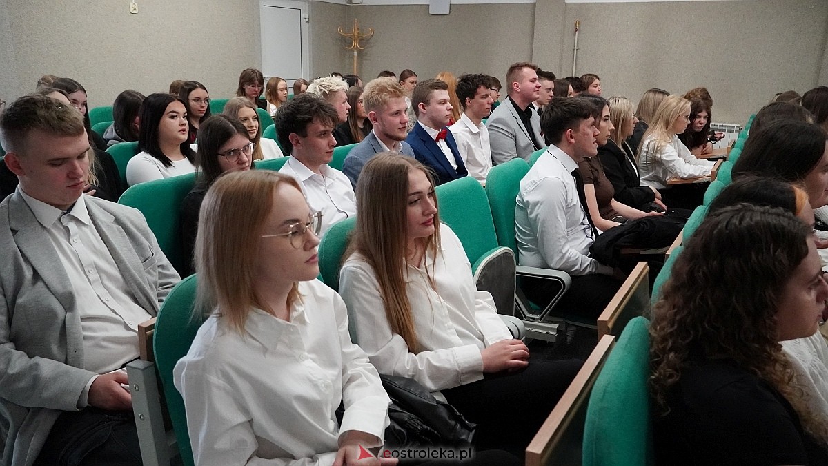 Zakończenie roku szkolnego klas maturalnych w ZSZ nr 4 [25.04.2025] - zdjęcie #26 - eOstroleka.pl