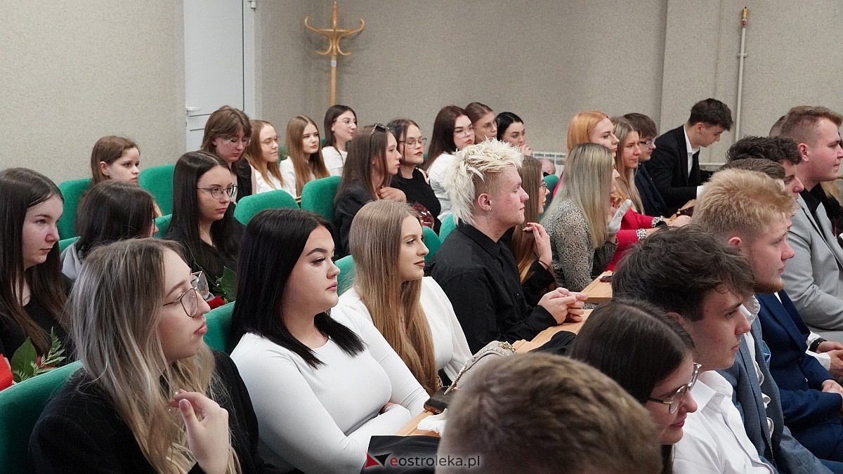 Zakończenie roku szkolnego klas maturalnych w ZSZ nr 4 [25.04.2025] - zdjęcie #17 - eOstroleka.pl