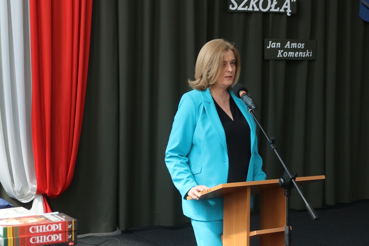 Zakończenie roku szkolnego maturzystów w ZSZ 2 w Ostrołęce [25.04.2025] - zdjęcie #45 - eOstroleka.pl
