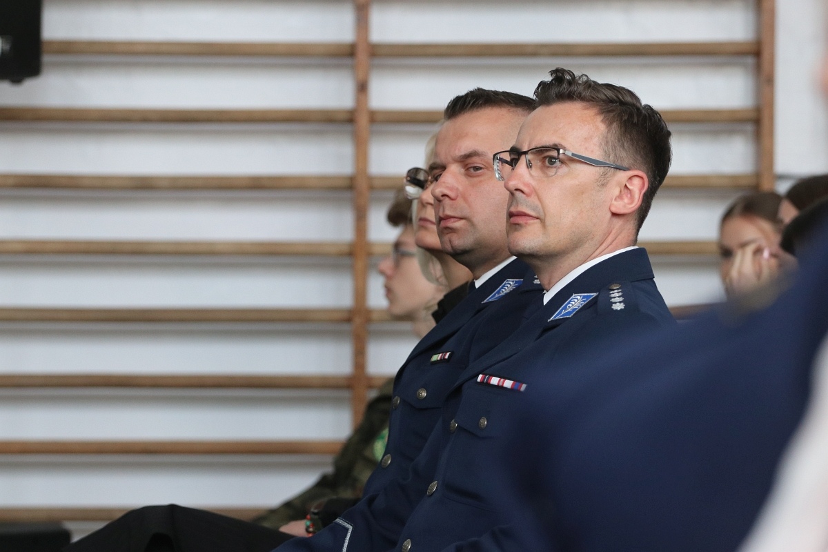 Zakończenie roku szkolnego maturzystów w ZSZ 2 w Ostrołęce [25.04.2025] - zdjęcie #33 - eOstroleka.pl