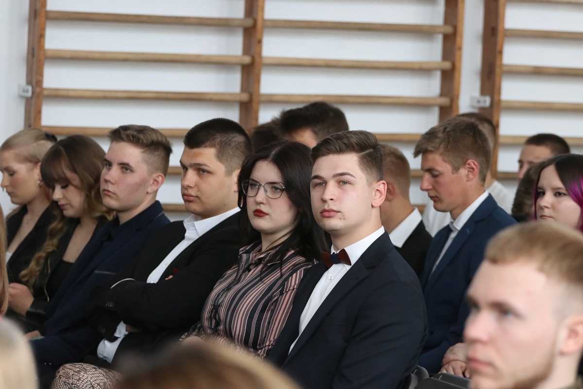 Zakończenie roku szkolnego maturzystów w ZSZ 2 w Ostrołęce [25.04.2025] - zdjęcie #30 - eOstroleka.pl