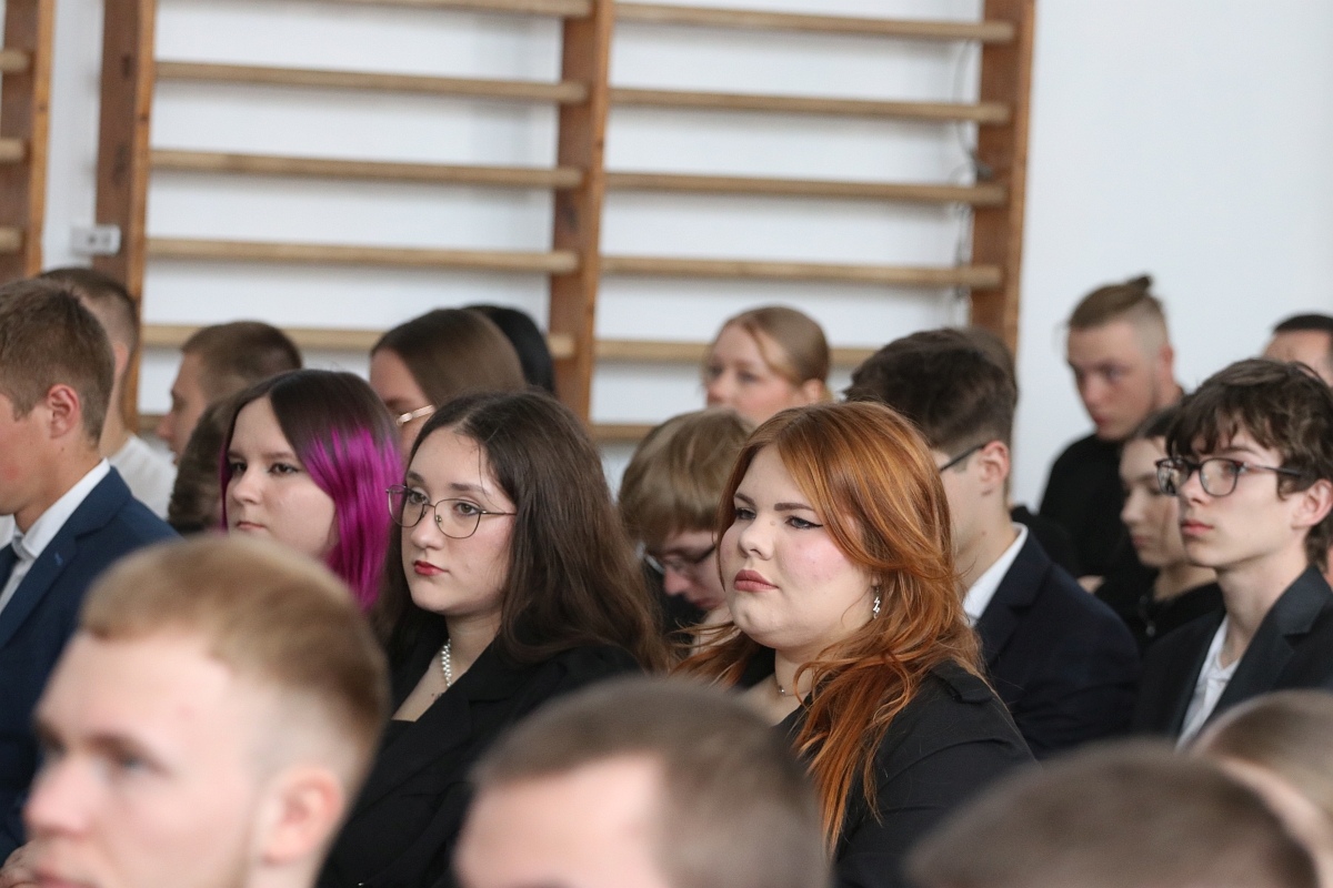 Zakończenie roku szkolnego maturzystów w ZSZ 2 w Ostrołęce [25.04.2025] - zdjęcie #29 - eOstroleka.pl