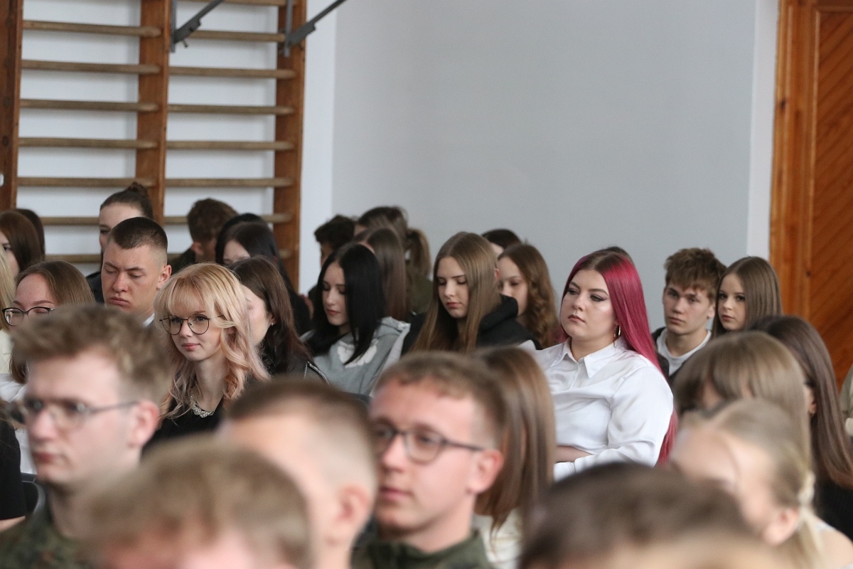 Zakończenie roku szkolnego maturzystów w ZSZ 2 w Ostrołęce [25.04.2025] - zdjęcie #26 - eOstroleka.pl