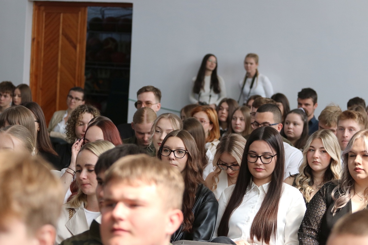 Zakończenie roku szkolnego maturzystów w ZSZ 2 w Ostrołęce [25.04.2025] - zdjęcie #25 - eOstroleka.pl