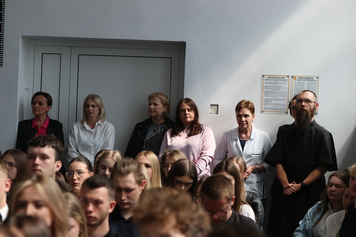 Zakończenie roku szkolnego maturzystów w ZSZ 2 w Ostrołęce [25.04.2025] - zdjęcie #22 - eOstroleka.pl