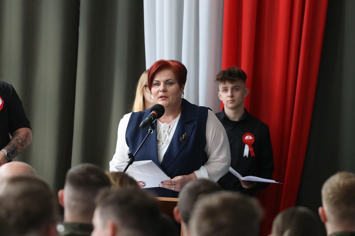 Zakończenie roku szkolnego maturzystów w ZSZ 2 w Ostrołęce [25.04.2025] - zdjęcie #20 - eOstroleka.pl
