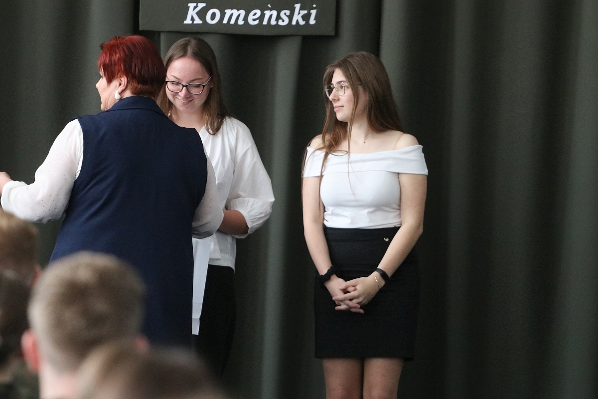 Zakończenie roku szkolnego maturzystów w ZSZ 2 w Ostrołęce [25.04.2025] - zdjęcie #16 - eOstroleka.pl