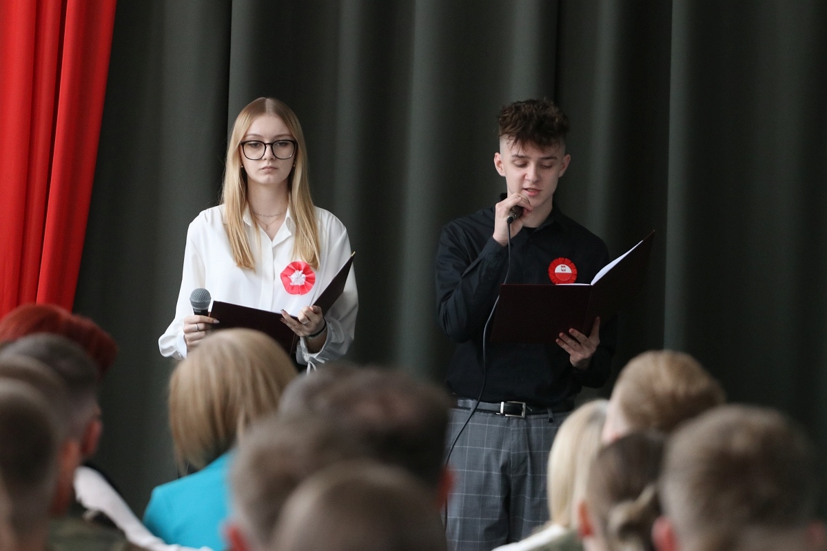 Zakończenie roku szkolnego maturzystów w ZSZ 2 w Ostrołęce [25.04.2025] - zdjęcie #13 - eOstroleka.pl