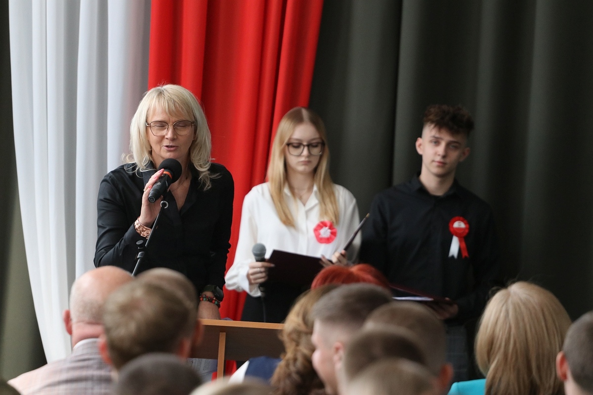 Zakończenie roku szkolnego maturzystów w ZSZ 2 w Ostrołęce [25.04.2025] - zdjęcie #11 - eOstroleka.pl