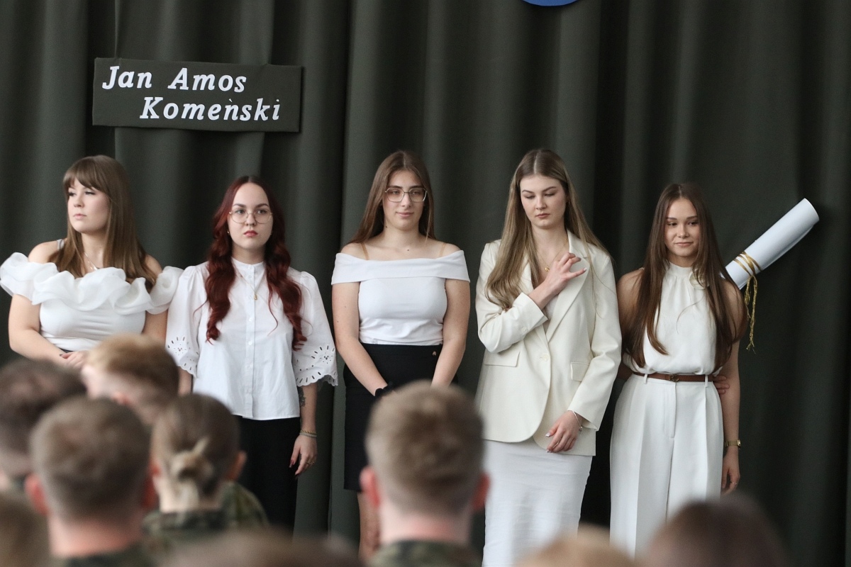 Zakończenie roku szkolnego maturzystów w ZSZ 2 w Ostrołęce [25.04.2025] - zdjęcie #4 - eOstroleka.pl