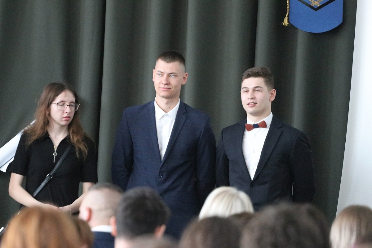 Zakończenie roku szkolnego maturzystów w ZSZ 2 w Ostrołęce [25.04.2025] - zdjęcie #2 - eOstroleka.pl