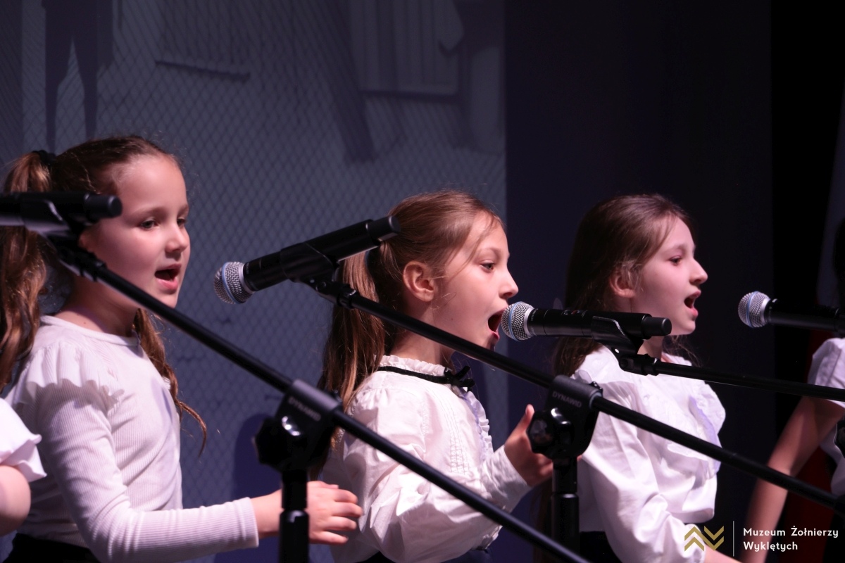 Koncert „Pamięci ojców naszych” w MŻW – 25.04.2025 - zdjęcie #8 - eOstroleka.pl