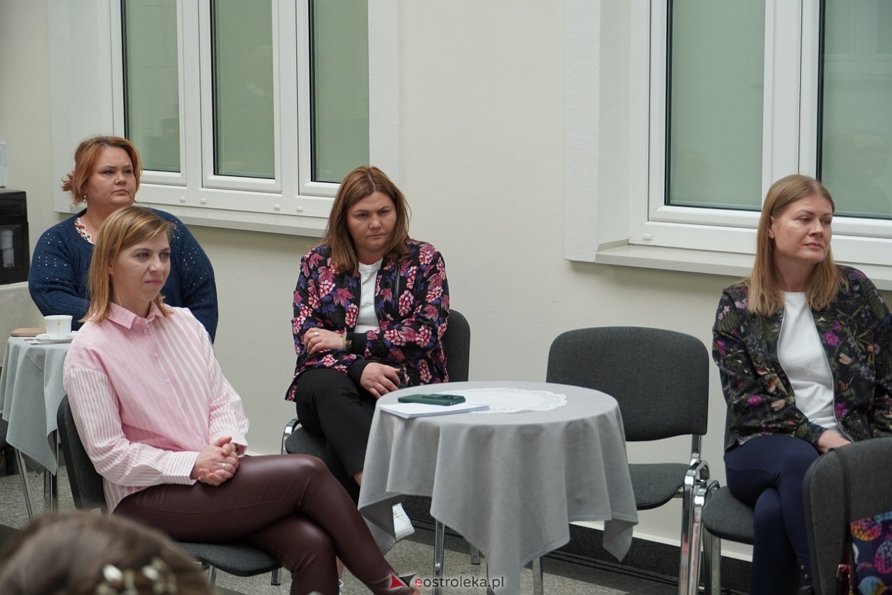 Tradycyjna wycinanka żydowska - finisaż wystawy w Muzeum Kultury Kurpiowskiej [26.04.2025] - zdjęcie #13 - eOstroleka.pl