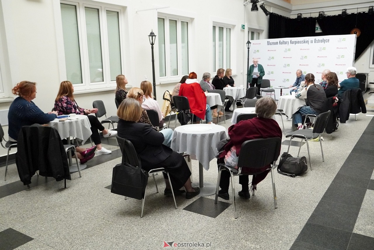 Tradycyjna wycinanka żydowska - finisaż wystawy w Muzeum Kultury Kurpiowskiej [26.04.2025] - zdjęcie #10 - eOstroleka.pl