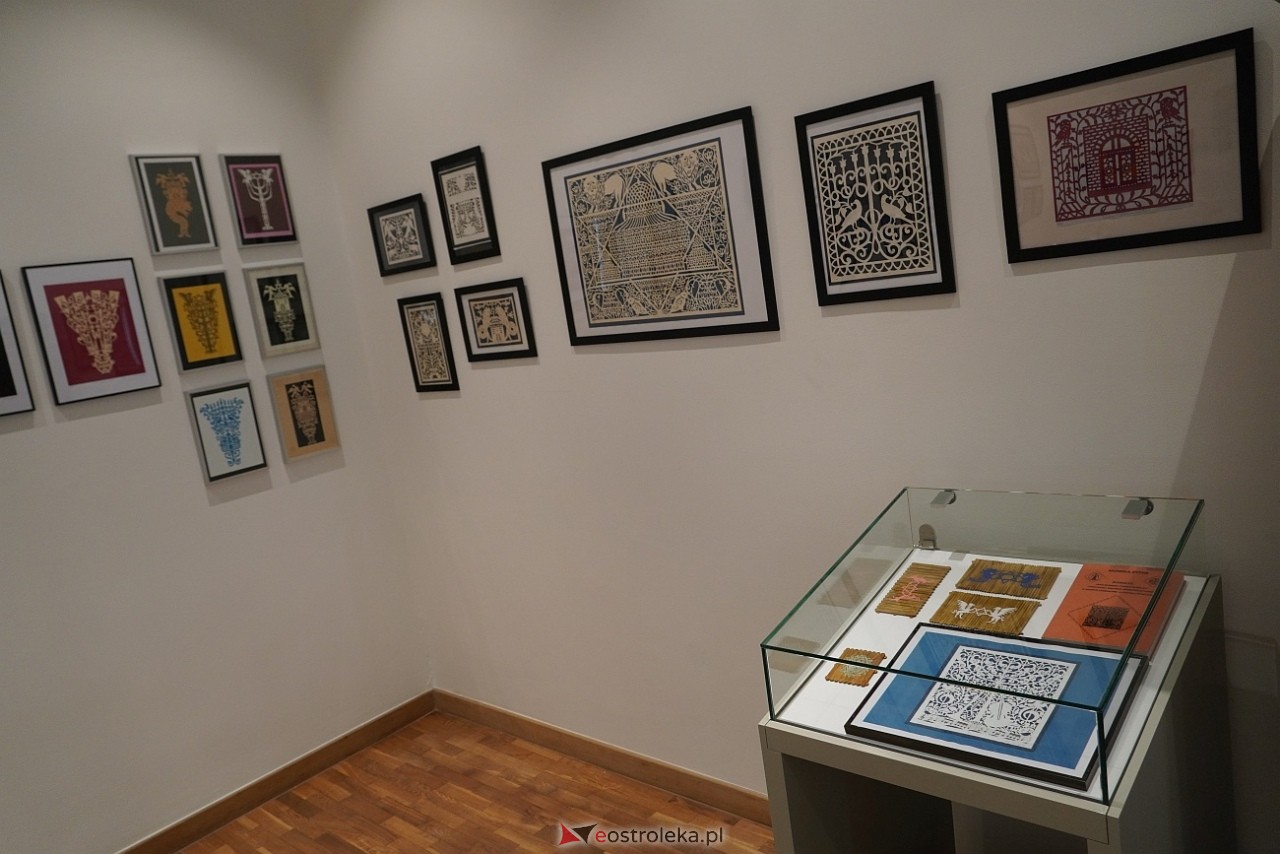 Tradycyjna wycinanka żydowska - finisaż wystawy w Muzeum Kultury Kurpiowskiej [26.04.2025] - zdjęcie #2 - eOstroleka.pl