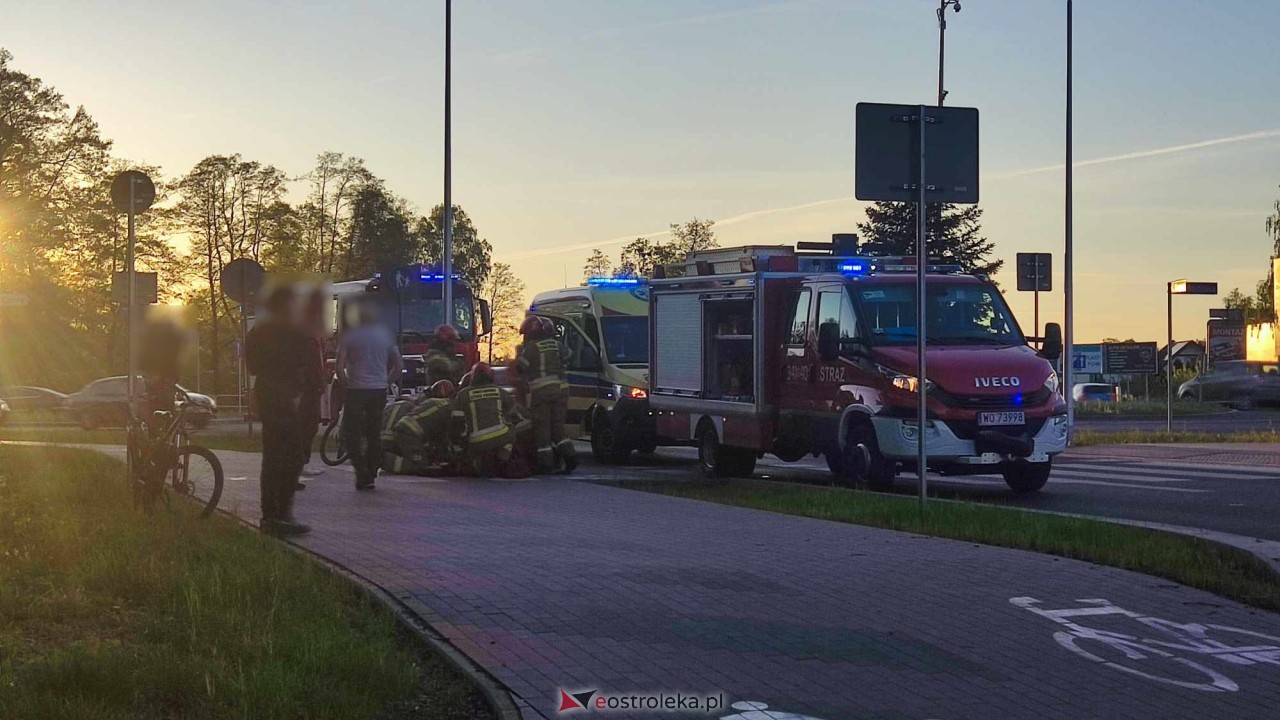 Wypadek na rondzie Siemowita III w Ostrołęce [27.04.2025] - zdjęcie #4 - eOstroleka.pl