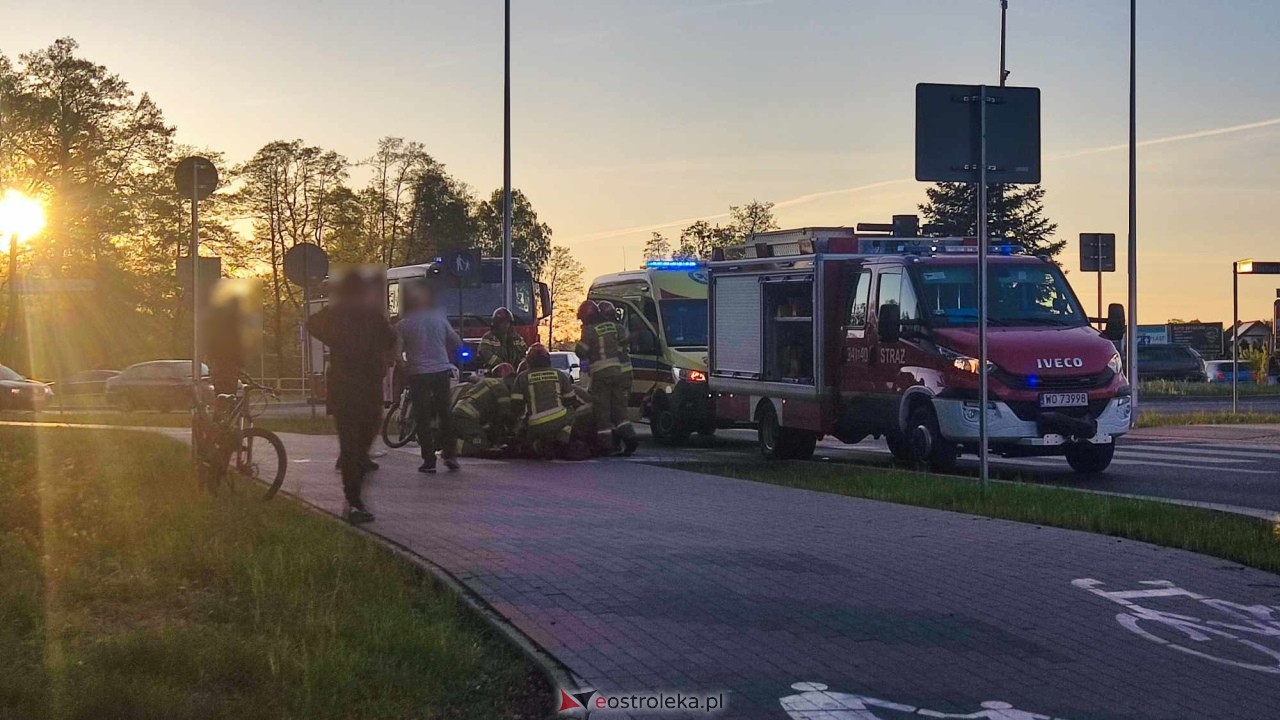 Wypadek na rondzie Siemowita III w Ostrołęce [27.04.2025] - zdjęcie #3 - eOstroleka.pl