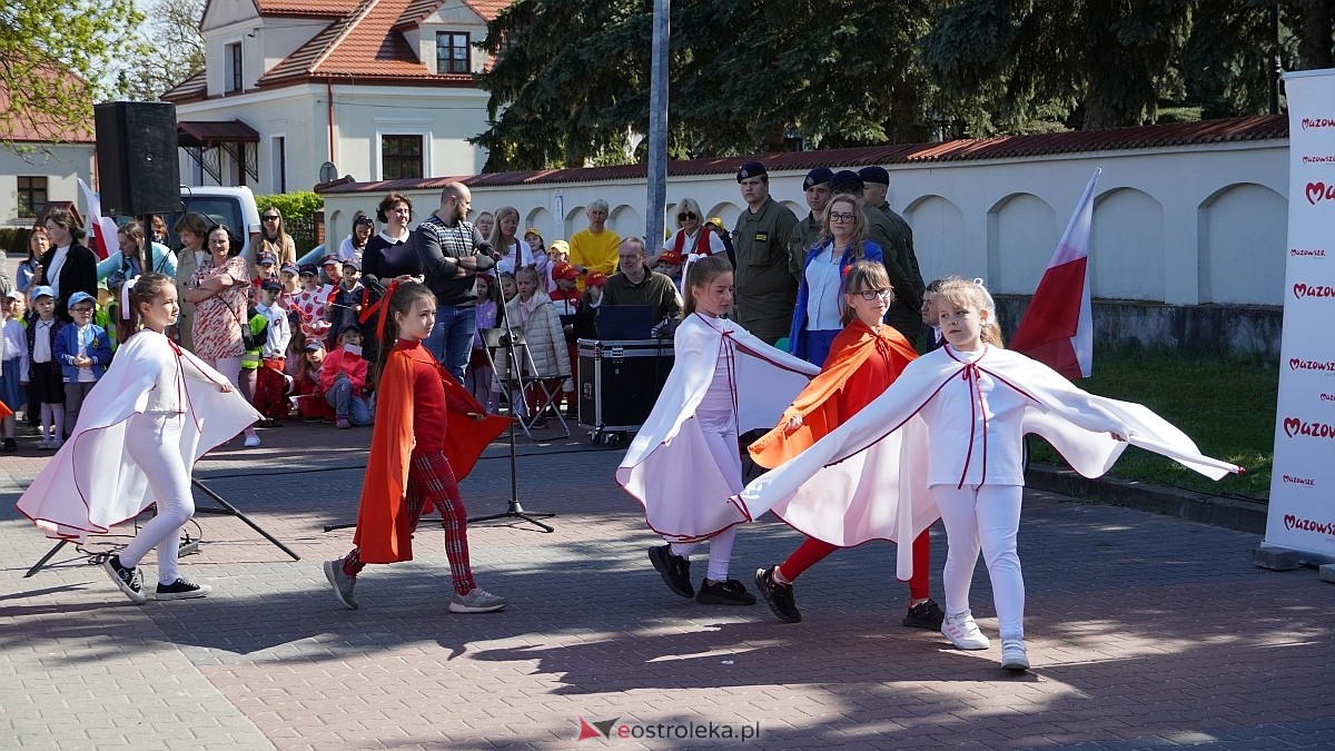 Happening z okazj iDnia Flagi w Ostrołęce [30.04.2025] - zdjęcie #189 - eOstroleka.pl