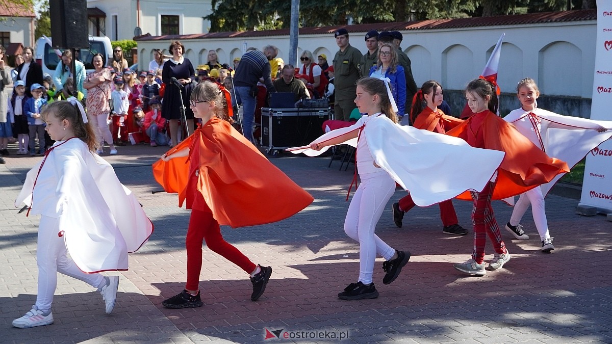 Happening z okazj iDnia Flagi w Ostrołęce [30.04.2025] - zdjęcie #183 - eOstroleka.pl