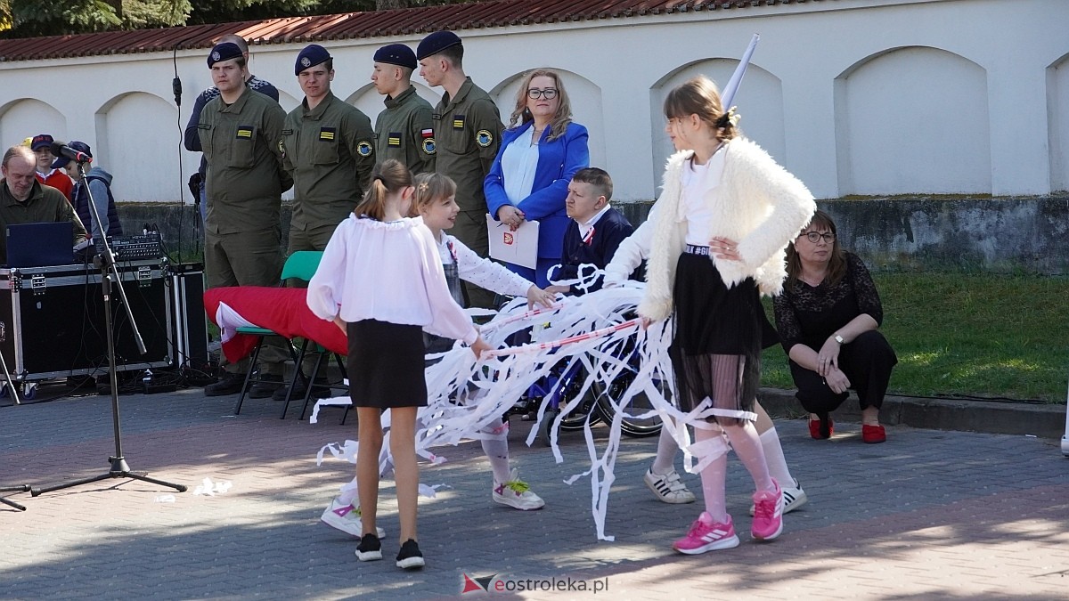 Happening z okazj iDnia Flagi w Ostrołęce [30.04.2025] - zdjęcie #167 - eOstroleka.pl