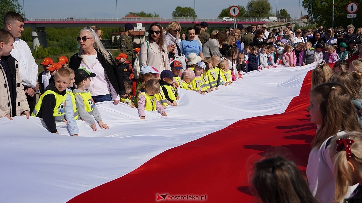 Happening z okazj iDnia Flagi w Ostrołęce [30.04.2025] - zdjęcie #25 - eOstroleka.pl