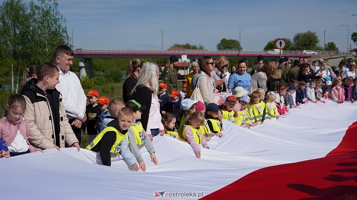 Happening z okazj iDnia Flagi w Ostrołęce [30.04.2025] - zdjęcie #24 - eOstroleka.pl