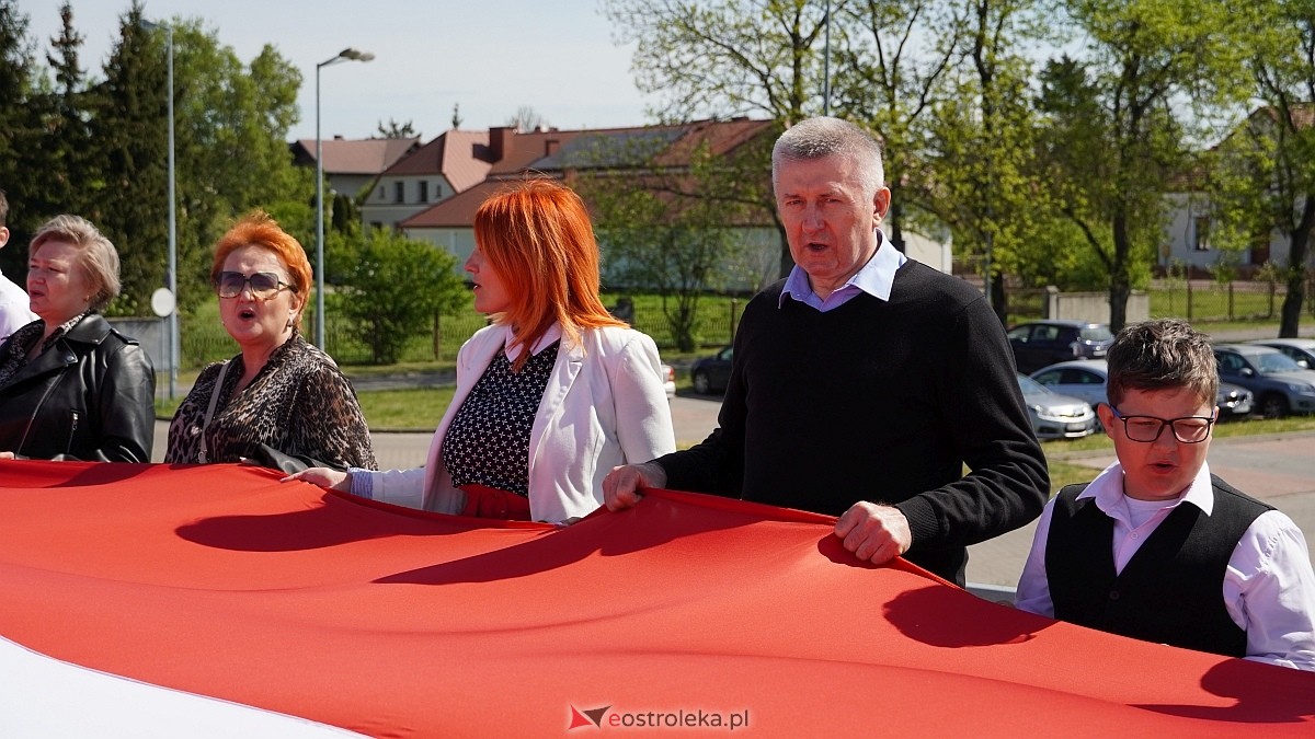 Happening z okazj iDnia Flagi w Ostrołęce [30.04.2025] - zdjęcie #13 - eOstroleka.pl