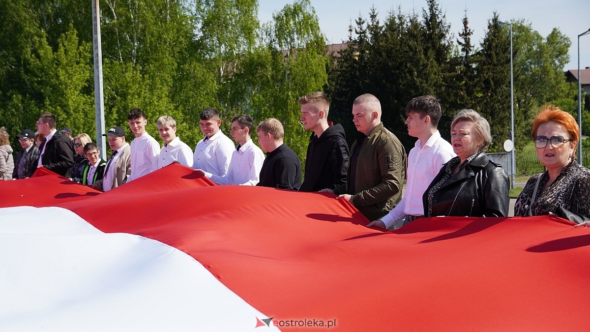 Happening z okazj iDnia Flagi w Ostrołęce [30.04.2025] - zdjęcie #11 - eOstroleka.pl