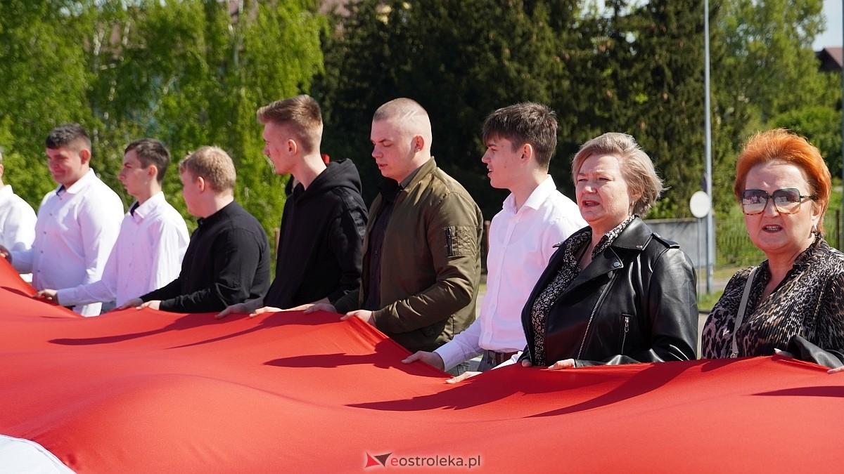 Happening z okazj iDnia Flagi w Ostrołęce [30.04.2025] - zdjęcie #10 - eOstroleka.pl