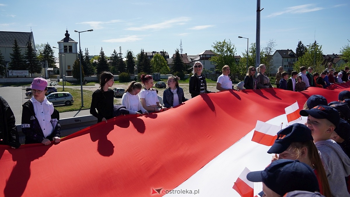 Happening z okazj iDnia Flagi w Ostrołęce [30.04.2025] - zdjęcie #9 - eOstroleka.pl
