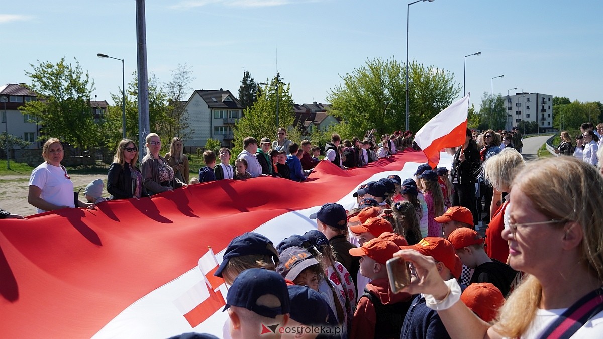 Happening z okazj iDnia Flagi w Ostrołęce [30.04.2025] - zdjęcie #8 - eOstroleka.pl