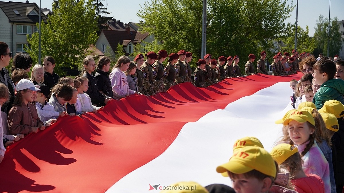Happening z okazj iDnia Flagi w Ostrołęce [30.04.2025] - zdjęcie #6 - eOstroleka.pl