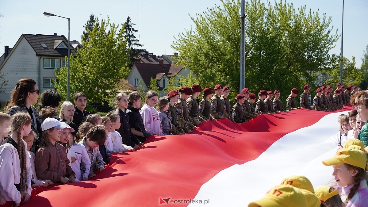 Happening z okazj iDnia Flagi w Ostrołęce [30.04.2025] - zdjęcie #5 - eOstroleka.pl