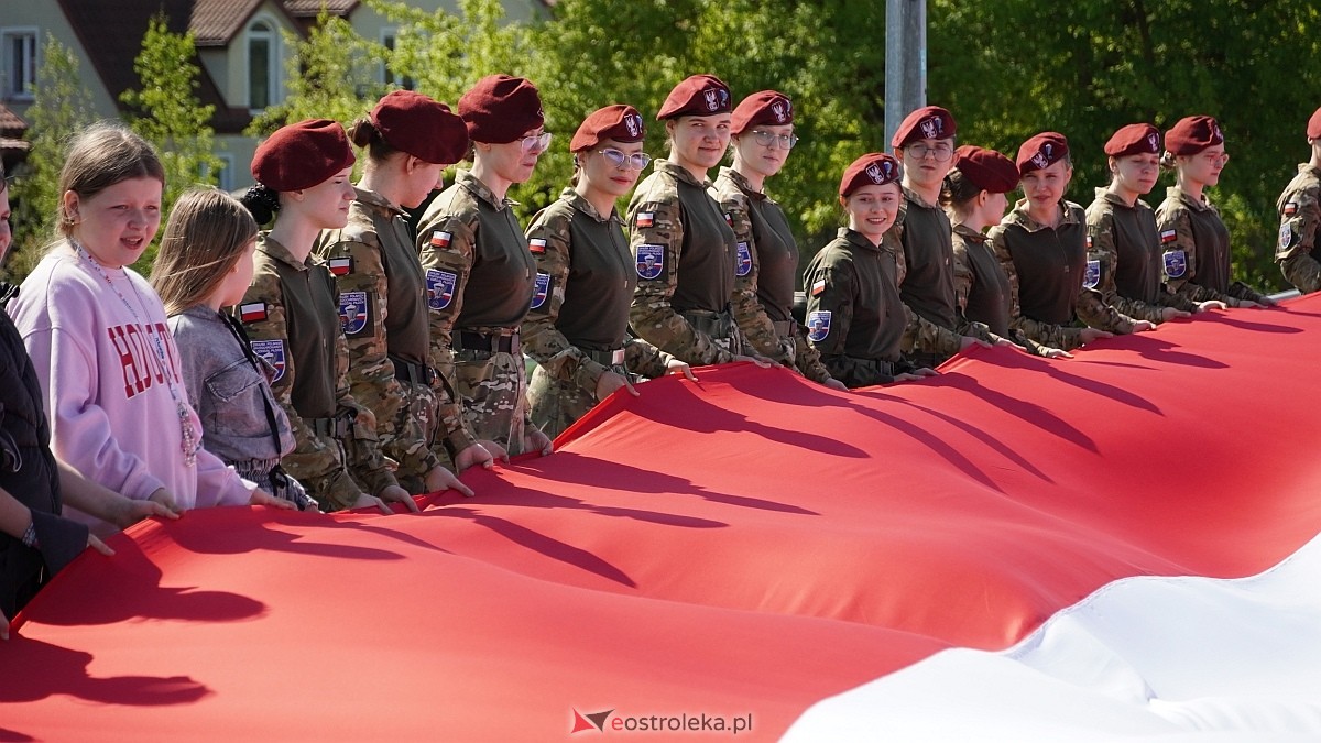 Happening z okazj iDnia Flagi w Ostrołęce [30.04.2025] - zdjęcie #4 - eOstroleka.pl