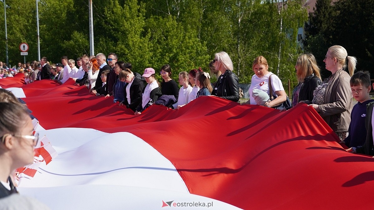 Happening z okazj iDnia Flagi w Ostrołęce [30.04.2025] - zdjęcie #1 - eOstroleka.pl