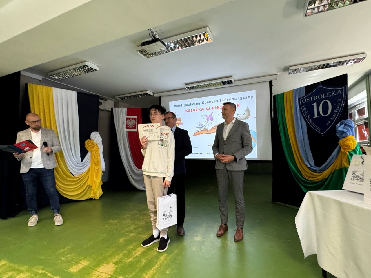„Książka w pikselach” – finał międzyszkolnego konkursu informatycznego w SP 10 w Ostrołęce - zdjęcie #30 - eOstroleka.pl