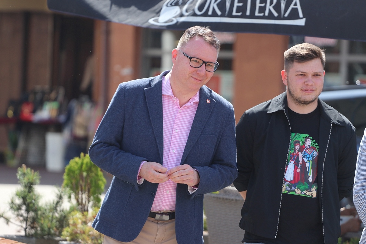 Pokaz tańców narodowych w Dzień Flagi RP [2.05.2025] - zdjęcie #97 - eOstroleka.pl