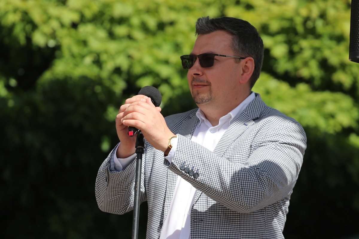 Pokaz tańców narodowych w Dzień Flagi RP [2.05.2025] - zdjęcie #83 - eOstroleka.pl
