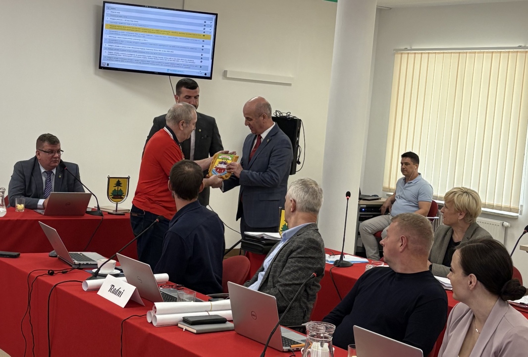 UKS Atleta na sesji rady gminy Lelis - zdjęcie #3 - eOstroleka.pl