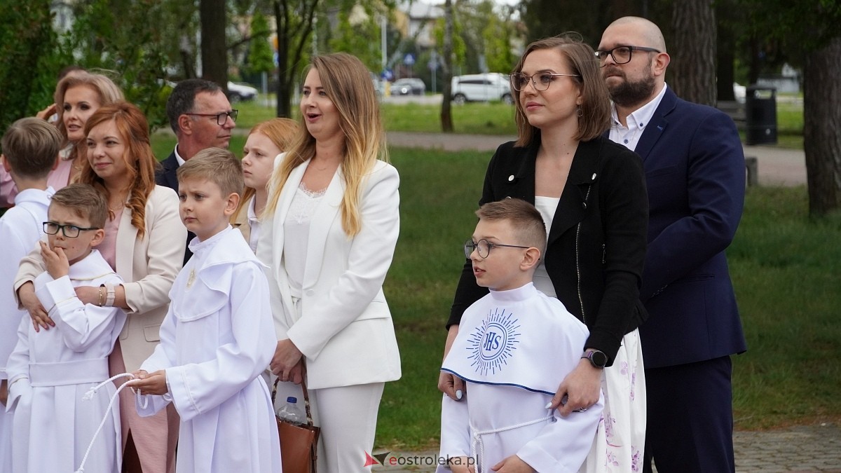 I Komunia Święta w parafii pw. Zbawiciela Świata [4.05.2025] - zdjęcie #152 - eOstroleka.pl