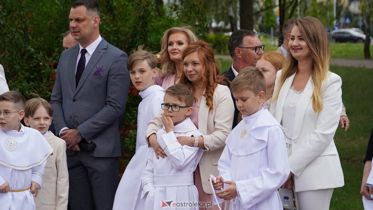 I Komunia Święta w parafii pw. Zbawiciela Świata [4.05.2025] - zdjęcie #151 - eOstroleka.pl