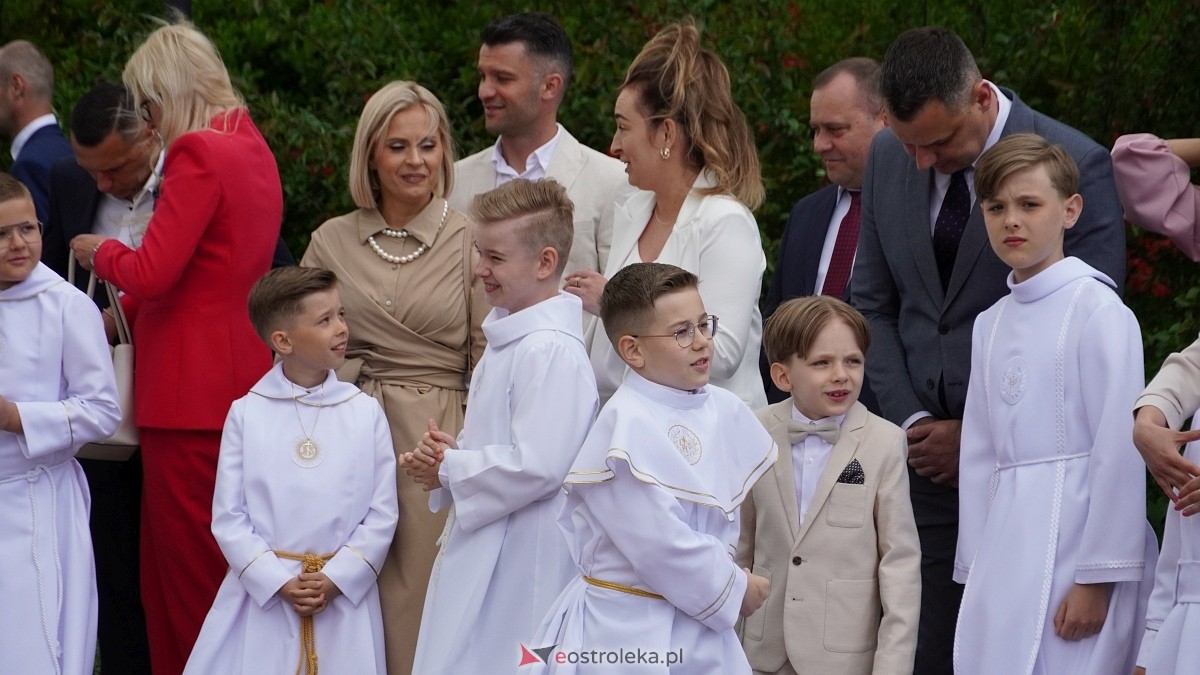 I Komunia Święta w parafii pw. Zbawiciela Świata [4.05.2025] - zdjęcie #150 - eOstroleka.pl
