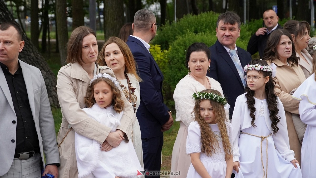 I Komunia Święta w parafii pw. Zbawiciela Świata [4.05.2025] - zdjęcie #149 - eOstroleka.pl
