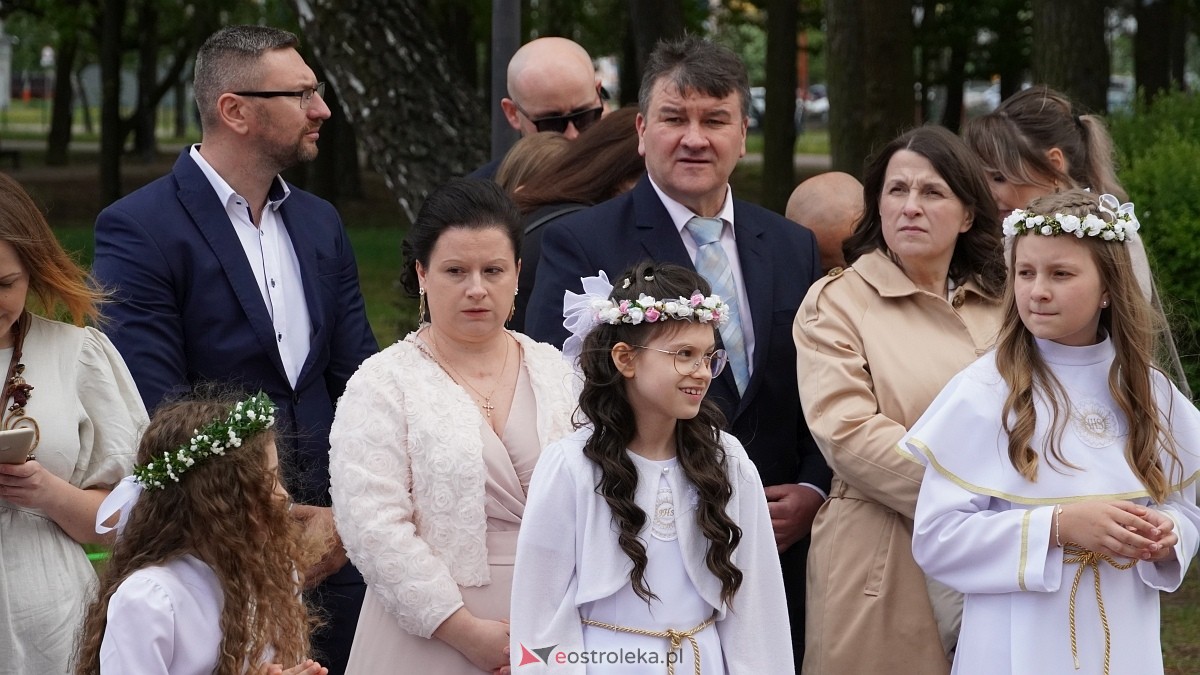 I Komunia Święta w parafii pw. Zbawiciela Świata [4.05.2025] - zdjęcie #147 - eOstroleka.pl