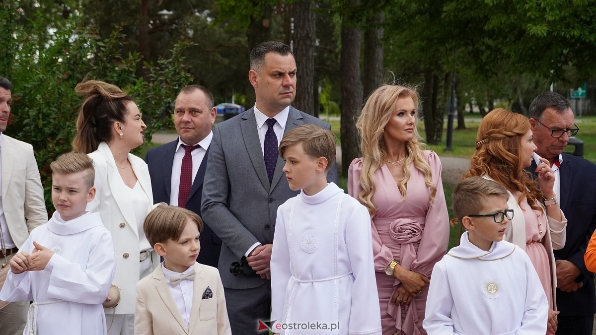 I Komunia Święta w parafii pw. Zbawiciela Świata [4.05.2025] - zdjęcie #144 - eOstroleka.pl