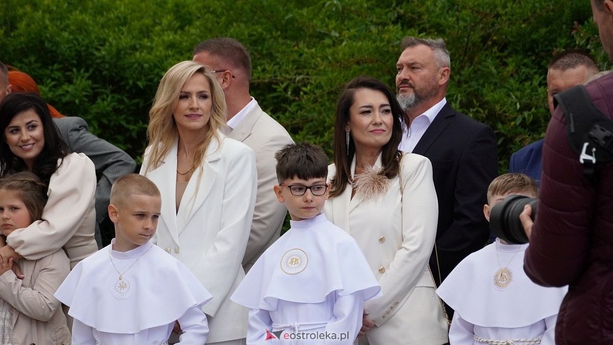 I Komunia Święta w parafii pw. Zbawiciela Świata [4.05.2025] - zdjęcie #143 - eOstroleka.pl